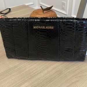 Michael kors clutch